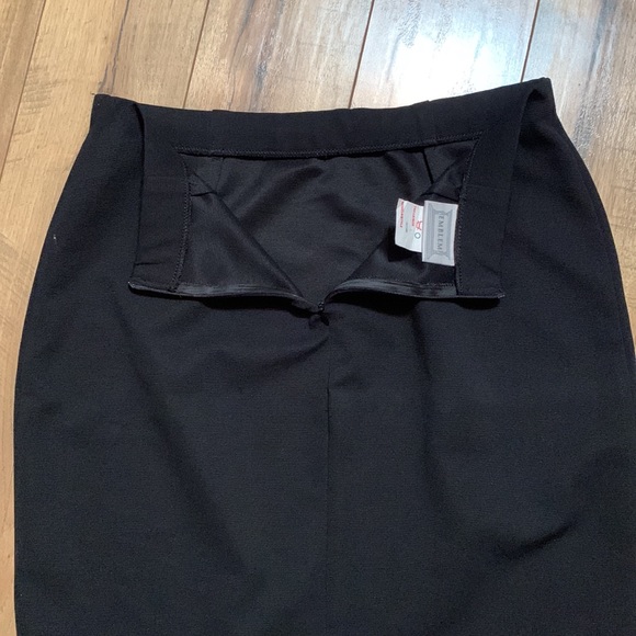 Emblem black skirt Large - Picture 6 of 9